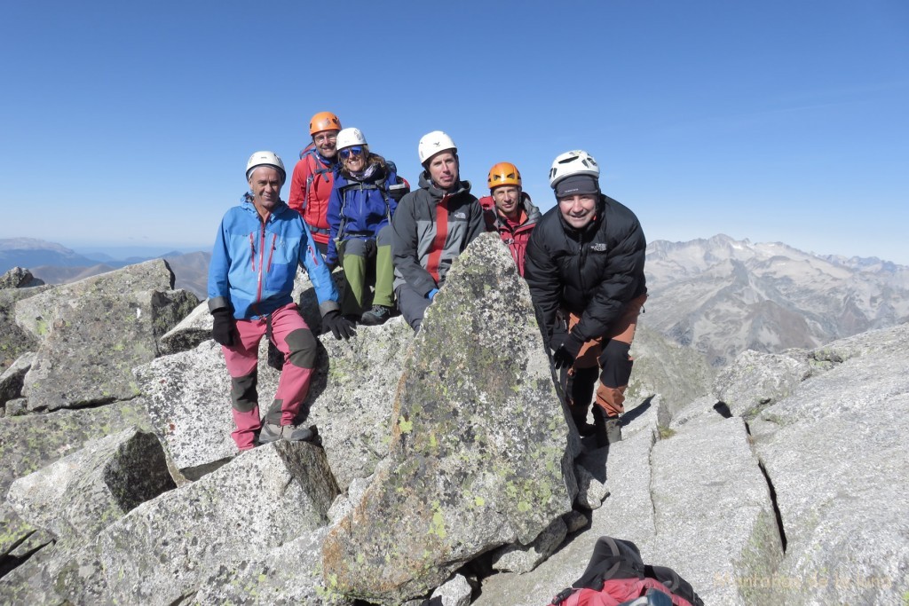 De izquierda a derecha: José, Josechu, Eva, Sergi, Antoni y Joaquín en la cima del Comaloforno, 3.029 mts.